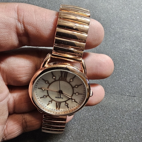 Accutime Ladies Quartz Fashion Watch Rose Gold Tone MOP Roman Dial Working - Picture 2 of 10